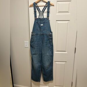 Levi's® Premium
WOMEN'S OVERALLS